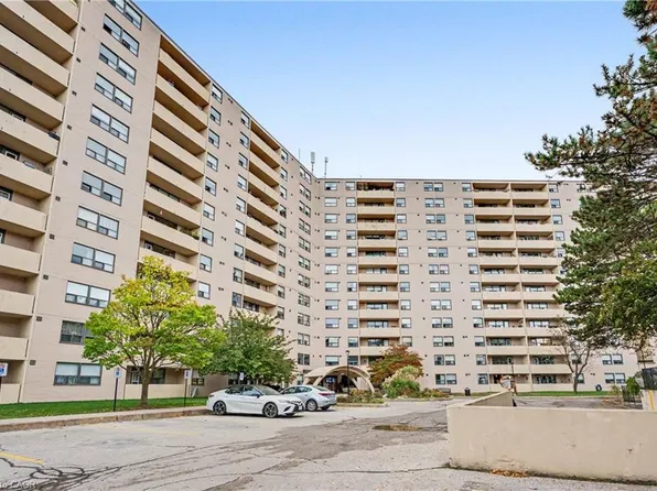 700 Dynes Rd #614, Burlington, ON L7N 3M2
