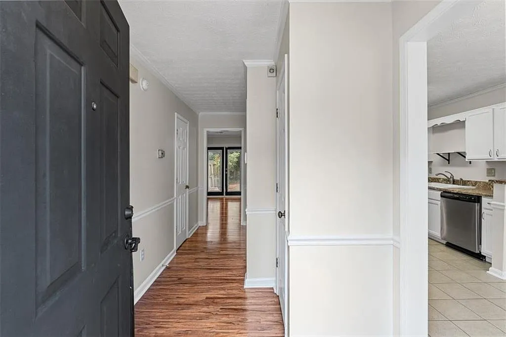 2 bed, 2.5 bath, 1212 sqft, $1,675 — Photo 3