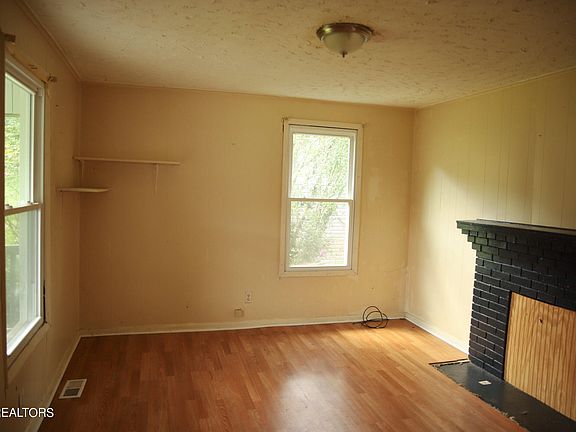 4th image of 2105 Jones St