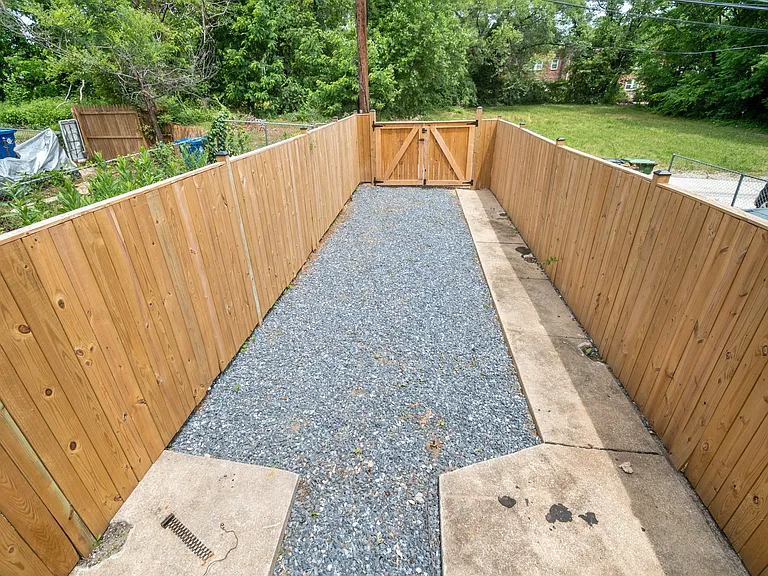2728 Winchester St — Photo 25