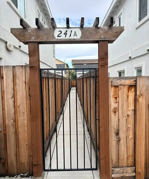 241A N Bella Monte Ave — Photo 2