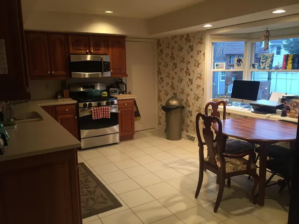 216 W Schoolhouse Dr, Linwood, NJ 08221