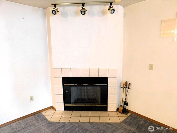 4th image of 6507 71st Street NE