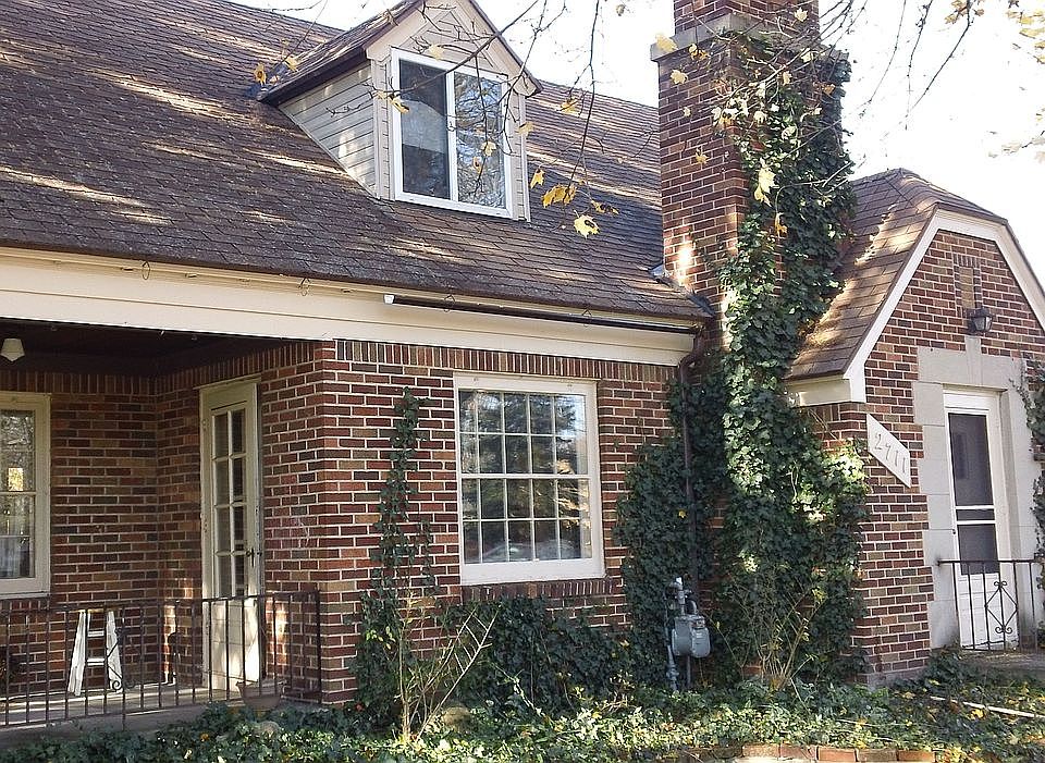 2nd image of 2711 Plainfield Ave NE