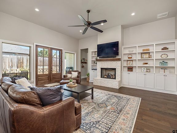 4th image of 9132 Long Branch Dr