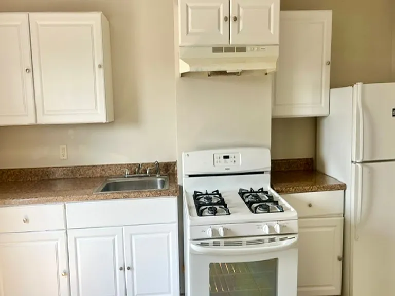 168 Whitehall Street — Photo 1