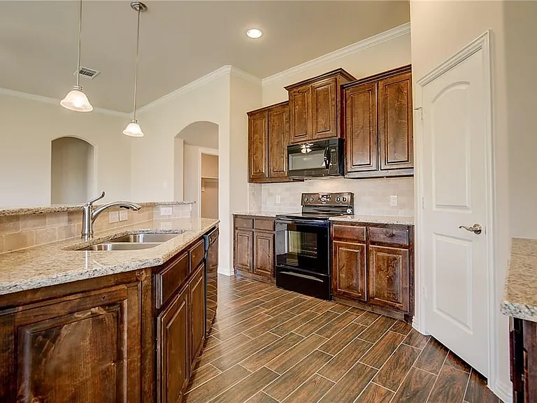 2100 McCallister Dr — Photo 29