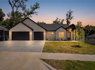 1421 Lee St, Pea Ridge, AR 72751