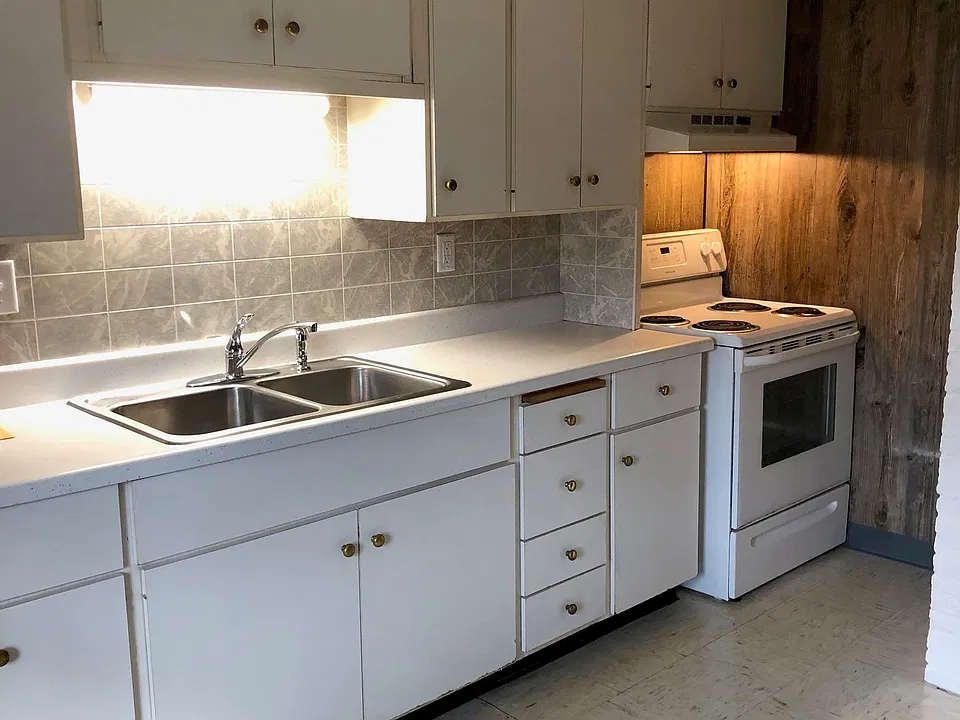 Kitchen, replacing flooring