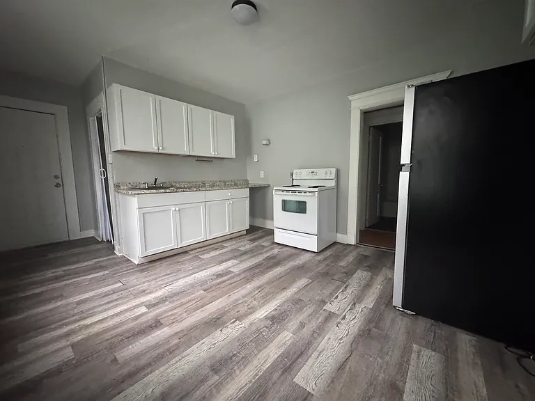 35 Webb St #2 — Photo 2