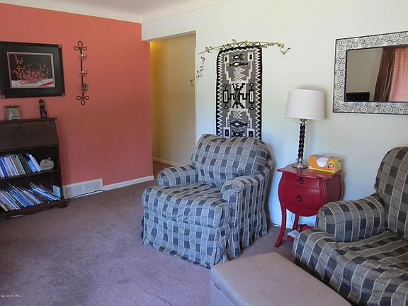 3rd image of 2916 Rolling Hill Ave