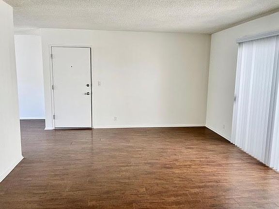 3rd image of 1627 Granville Ave APT 4