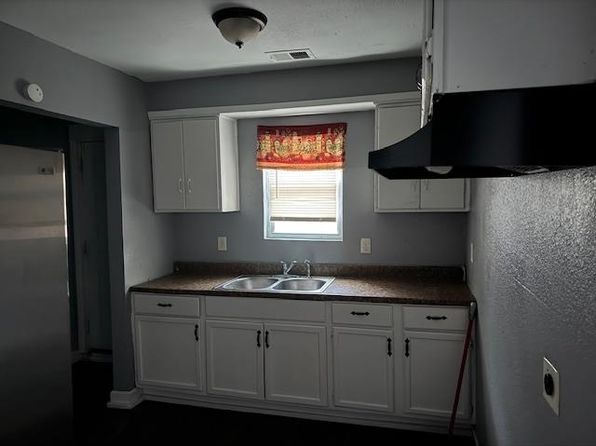 memphis-tennessee-457239659 picture