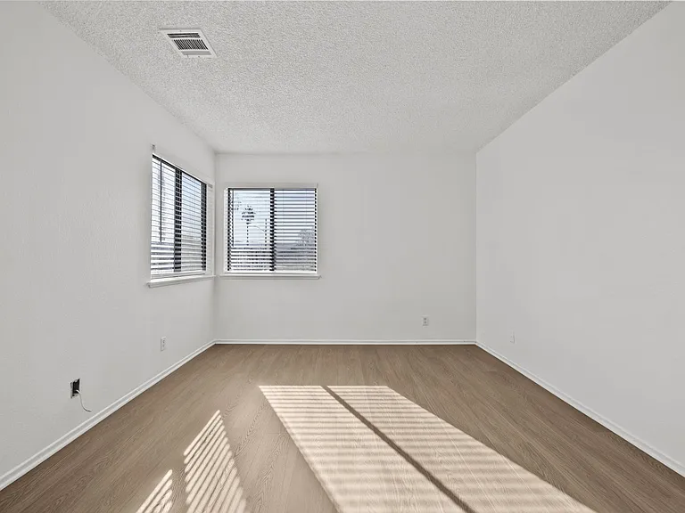 38501 Larkin Ave #4 — Photo 24