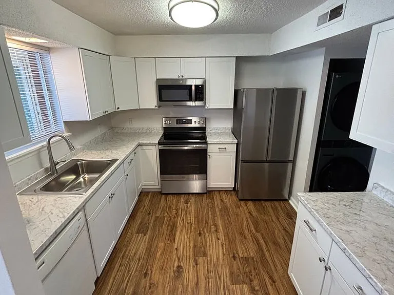 2378 Champion Ct — Photo 6