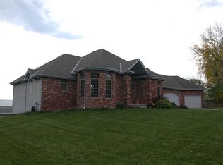 20501 Meadow Ridge Drive, Springfield, NE 68059