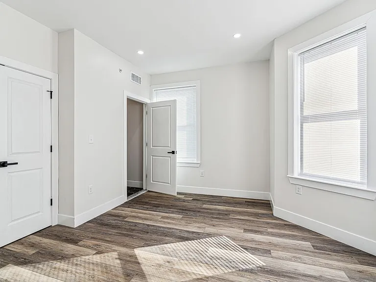 5601 Lansdowne Ave #3 — Photo 10