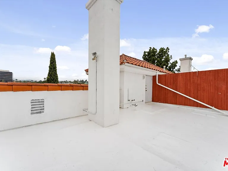 1338 Yale St #C — Photo 37