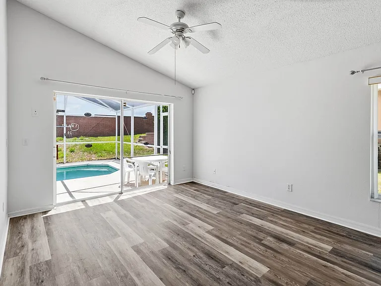 210 Pine Cone Dr — Photo 9