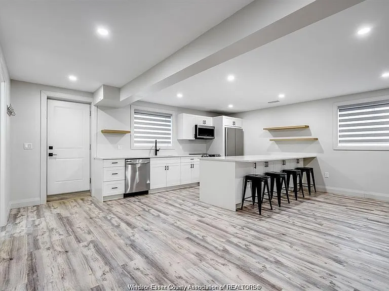 241 Robinson Ave #LOWER — Photo 2