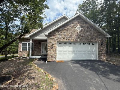 231 Country Club Dr, Hazleton, PA, 18202