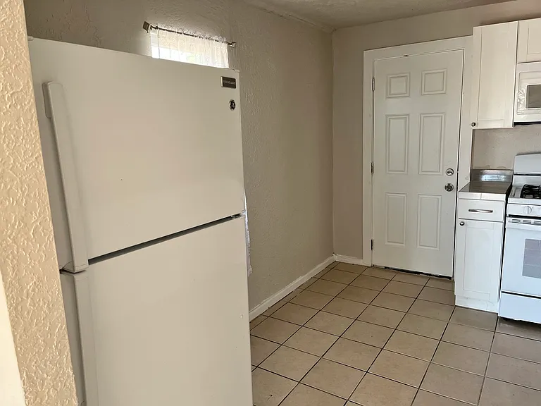 818 Granada St — Photo 4
