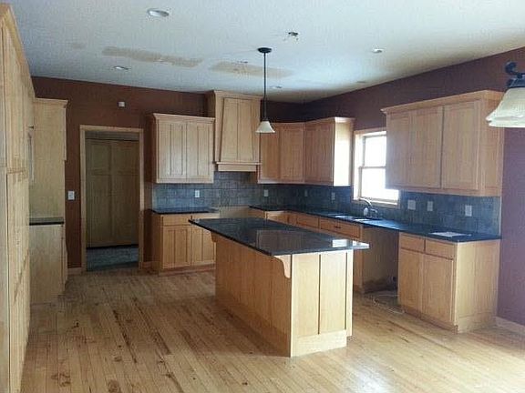 4th image of 15786 Saint Andrews Lane