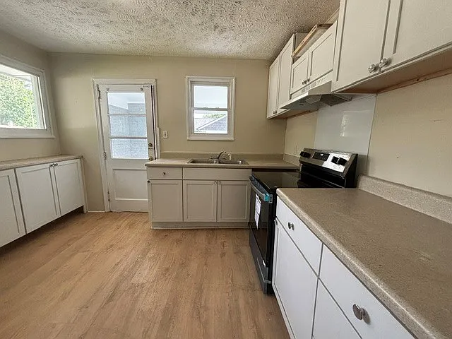 469 McPhee Drive — Photo 2