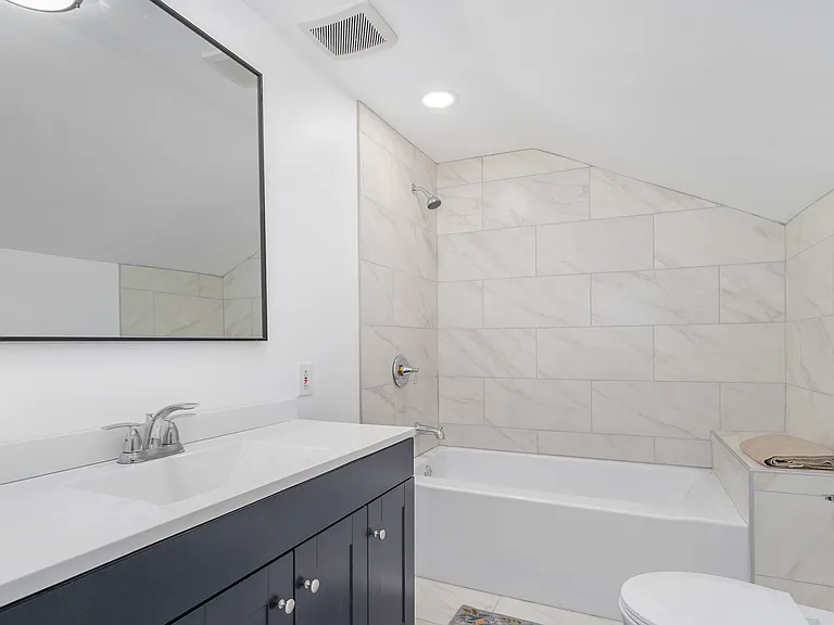 412 E Walker St — Photo 15