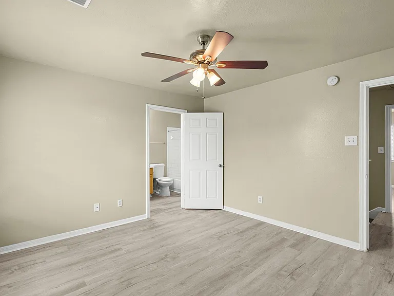 105 Green Isle Ave #120 — Photo 13
