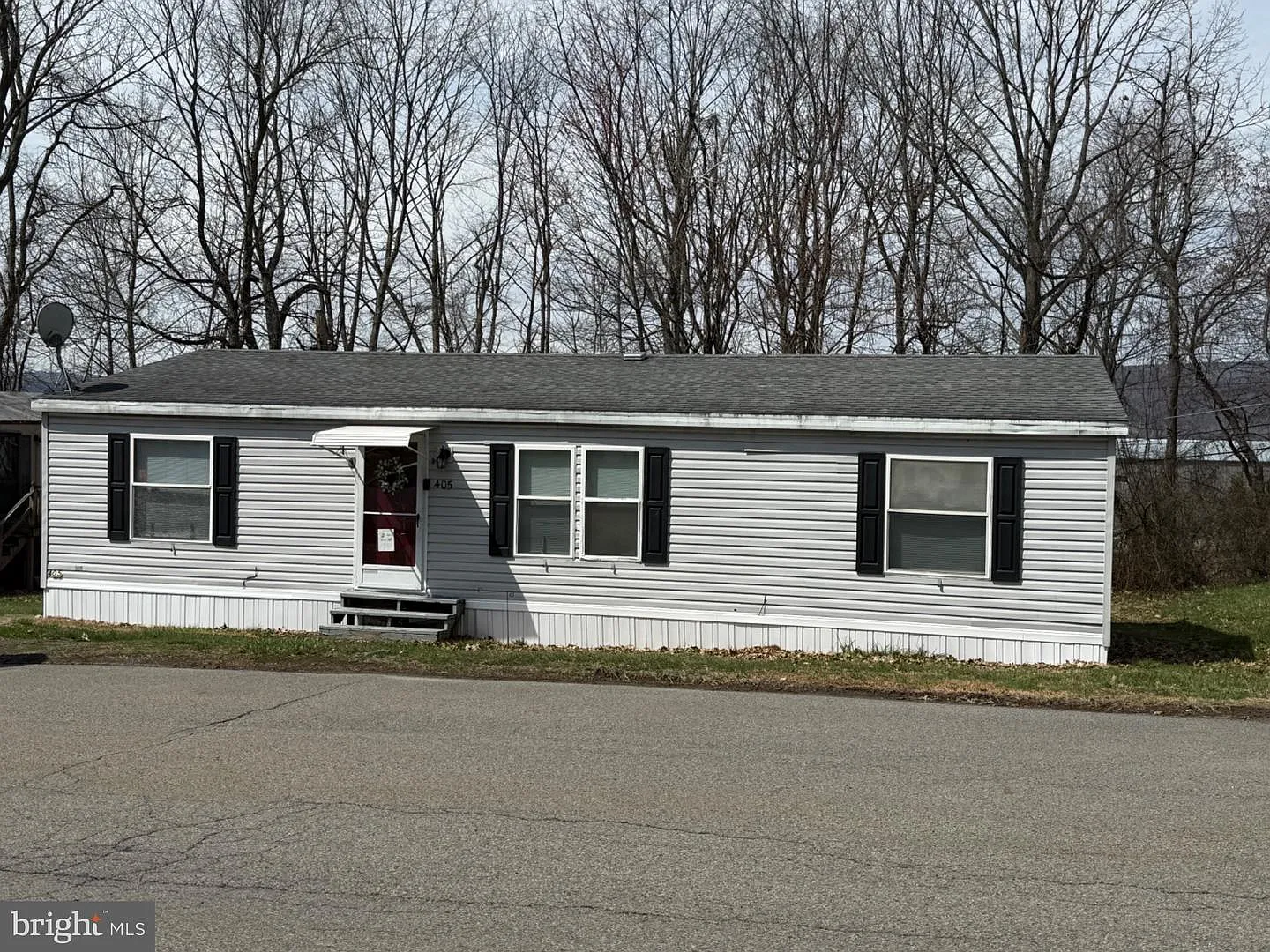 405 West Dr photo 1