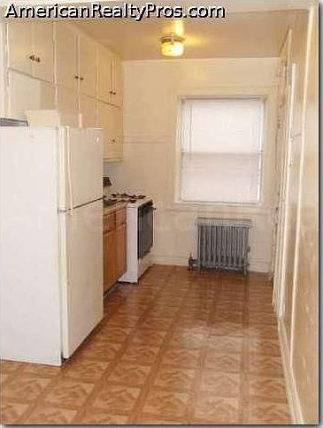 1st image of 2916 W Arthur Ave APT 1B