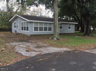1607 Mantou St, Pascagoula, MS 39567