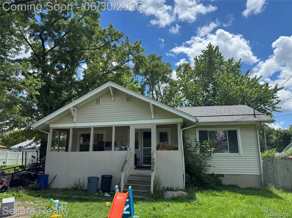 2060 E Williamson St, Burton, MI 48529