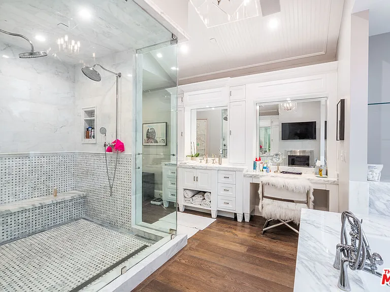 4800 Zelzah Ave — Photo 36