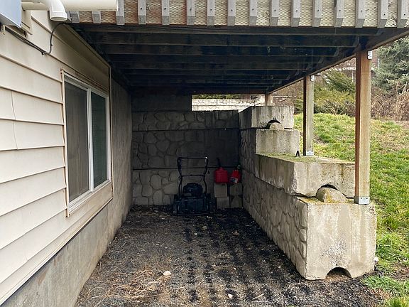 4th image of 150 NW Larry St #B