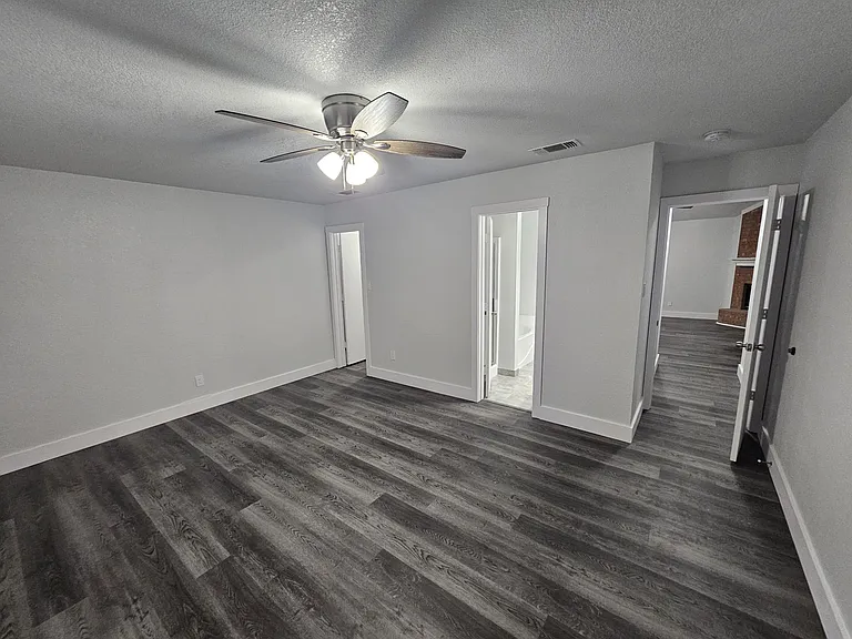 919 Crestwood Dr — Photo 5