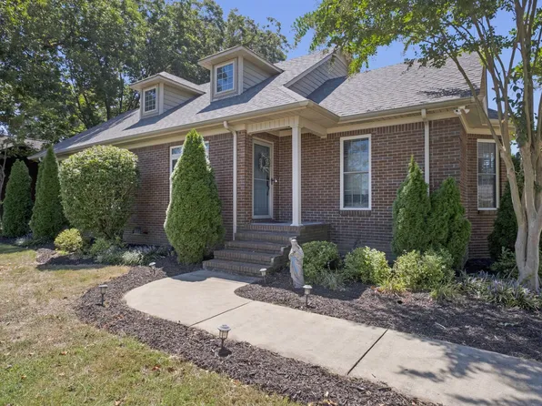 337 Robins St, Lawrenceburg, TN 38464