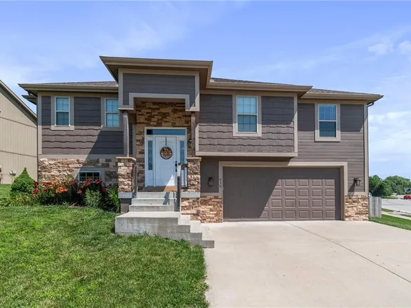 730 E 13th Ct, Kearney, MO 64060