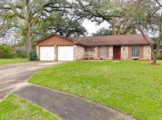 56 Ash Ct, Lake Jackson, TX 77566