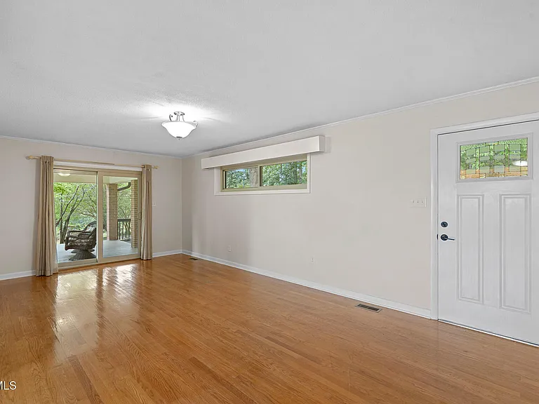 1220 Romans Dr — Photo 11