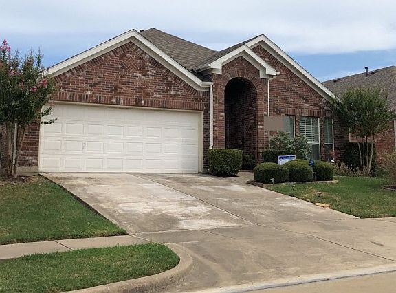 3rd image of 806 Honey Hill Dr