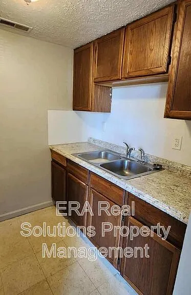2001 Heritage Dr #3 — Photo 4
