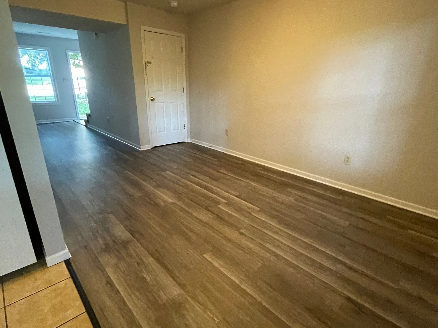 3 bed, 1.5 bath, 1200 sqft, $1,250 — Photo 4