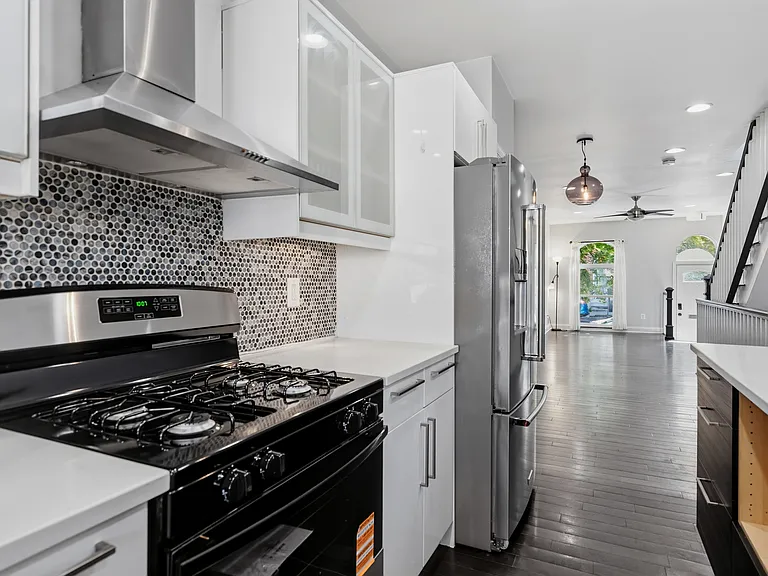 412 S East Ave — Photo 18