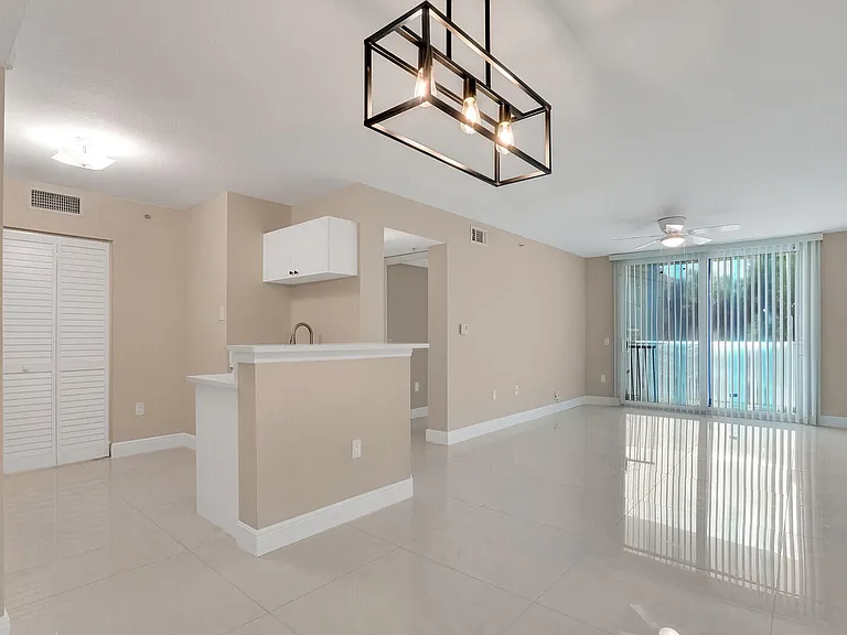 611 Villa Cir — Photo 9