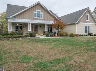 17233 N Ivandale St, Hamilton, VA 20158