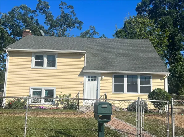 41 Jackson Street, Wyandanch, NY 11798