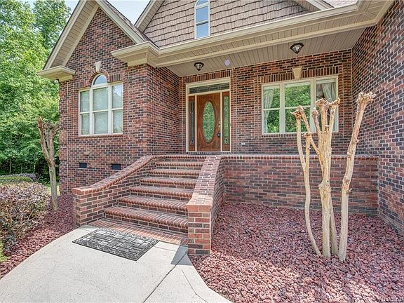 3rd image of 1202 Jacourt Ln