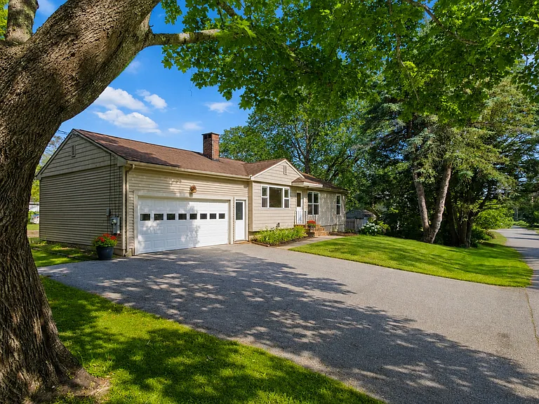2 Pond View Rd — Photo 4